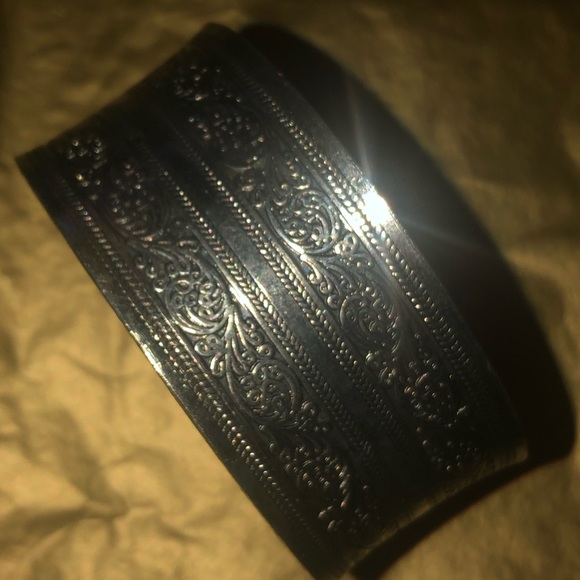 SILVER CHUNKY BANGLE BRACELET - Picture 4 of 4